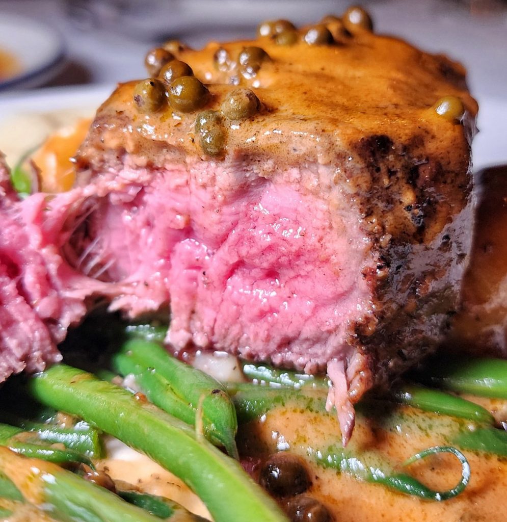 Le Rivage STEAK AU POIVRE Filet Mignon cut open