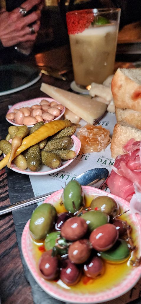 Dante ANTIPASTO BOARD Olives
