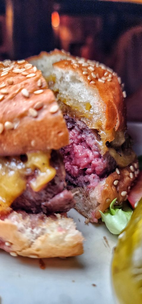 Minetta Tavern Burger Cut