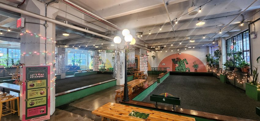 Carreau Club court and inside