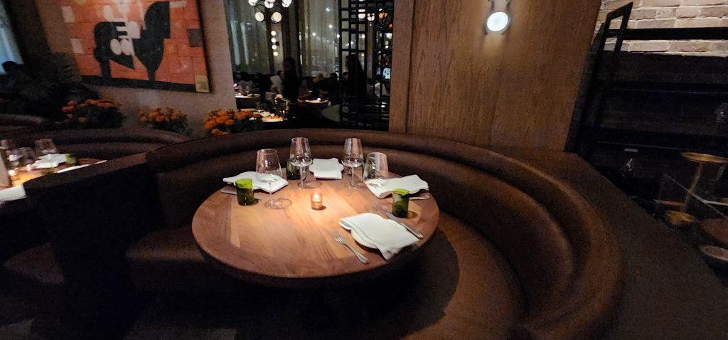 Cuerno New York Table