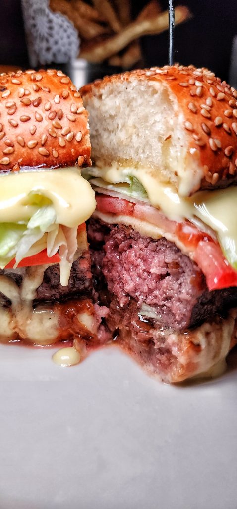 Dannys NYC HOUSE CHEESEBURGER Cut Open