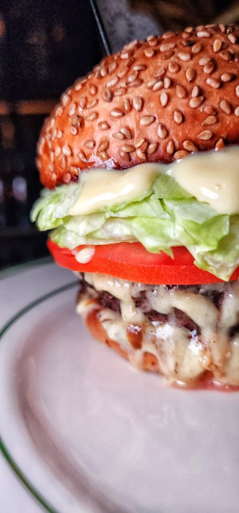 Dannys NYC HOUSE CHEESEBURGER Side