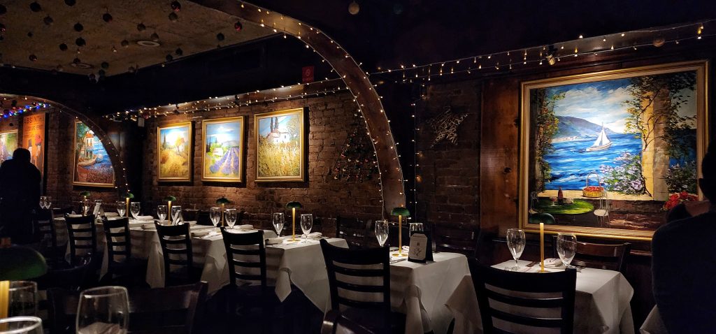 Le Rivage main dining room art