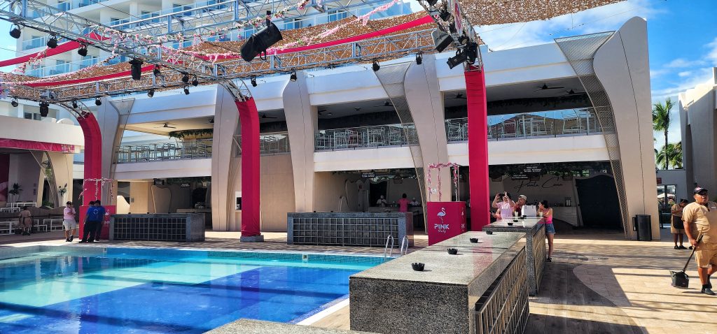 Hotel Riu Caribe Pool Party (6)