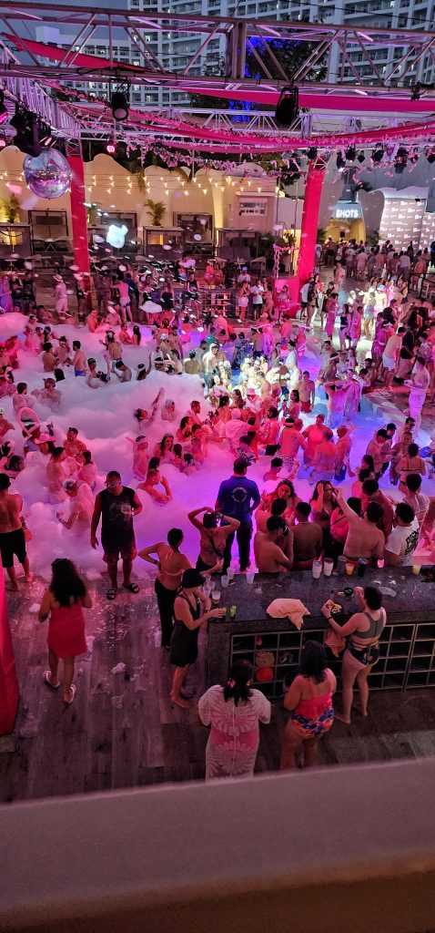 Hotel Riu Caribe Pool Party pink packed