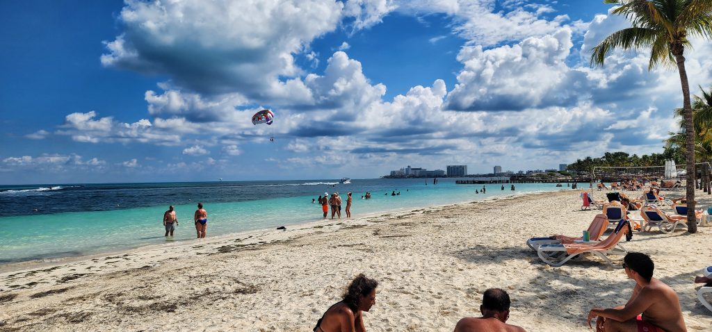 Hotel Riu Caribe beach