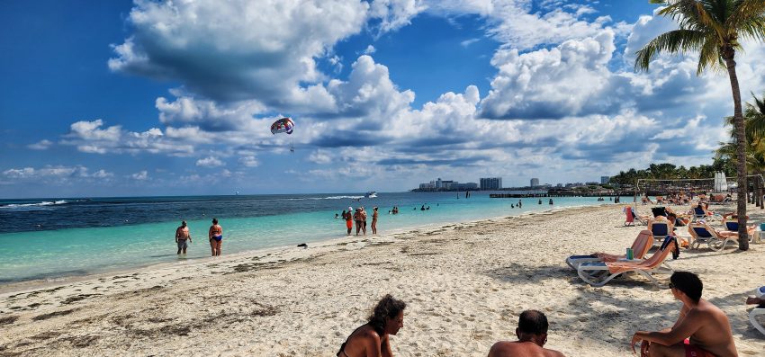 Hotel Riu Caribe beach