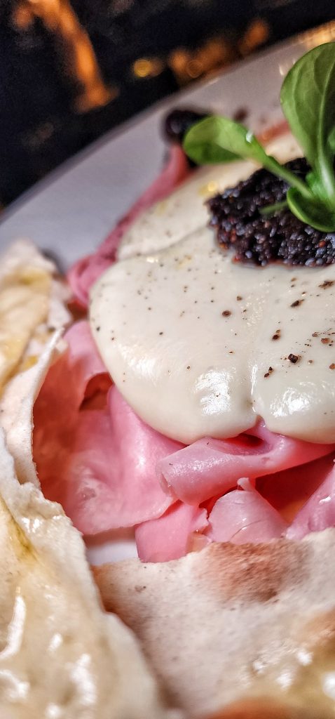 palladinos steak and seafood Dec Hand Stretched Mozzarella