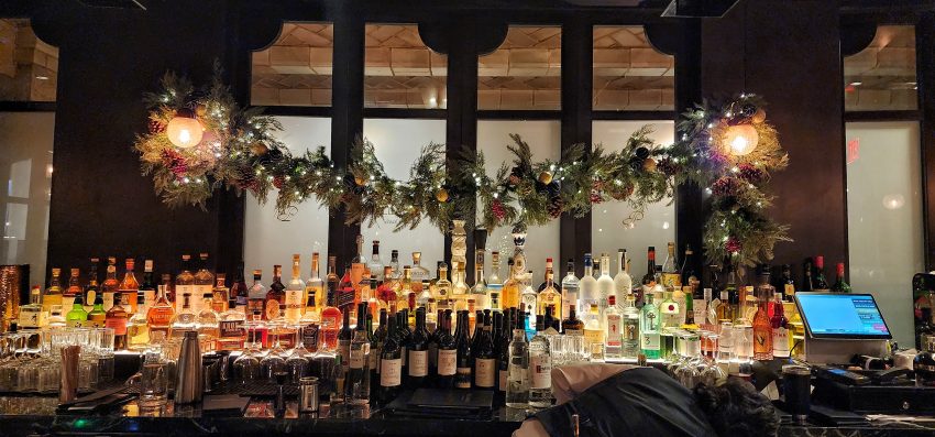 palladinos steak and seafood Dec patio bar