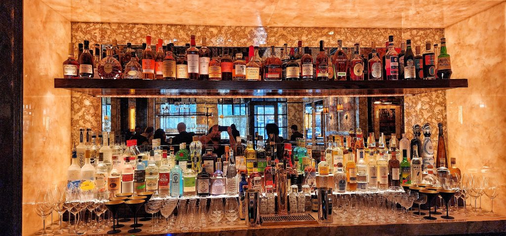 Carversteak nyc bar sitting