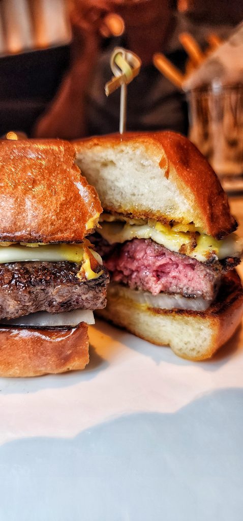 Bar Chimera NYC 550 BURGER cut