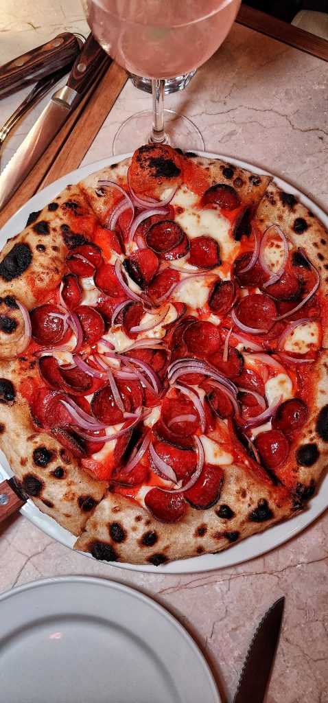 Le Pecora Bianca Diavola pizza