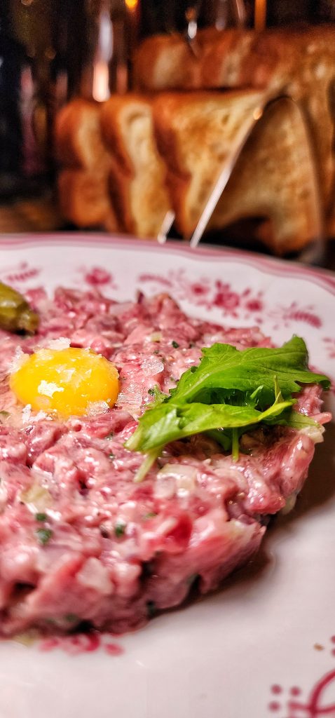 steak tartare with toast